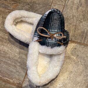 Sonoma Plaid Fleece Moccasin Slippers - Black and White